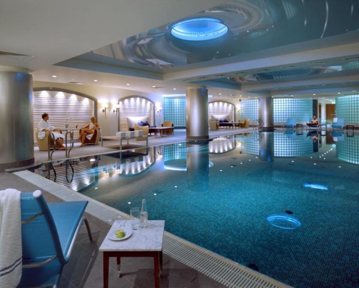 Łazienki Królewskie рядом и бассейн в цене 🏊‍♂️ 5* Варшава с завтраком за 195 PLN 👑