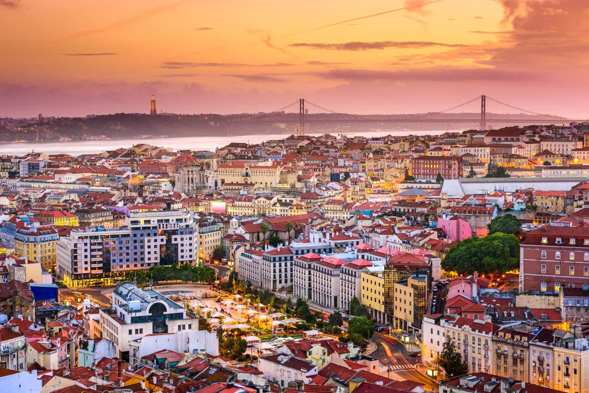 Осень лучше в Португалии 🇵🇹 Когда Европа тускнеет, Лиссабон все еще яркий 🍂